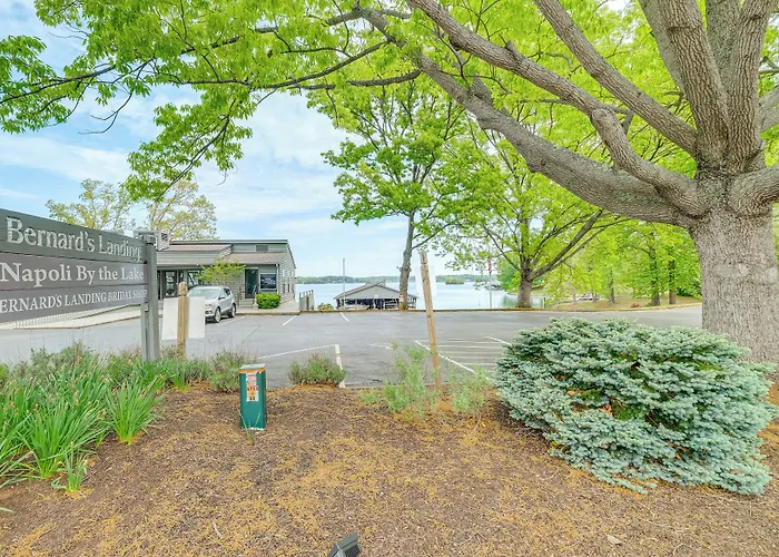 Resort Condo On Smith Mtn Lake: Linens Included!