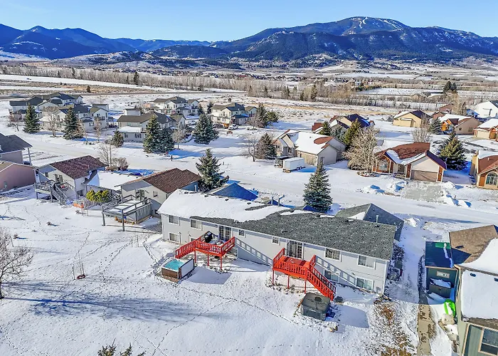 Red Lodge Townhome W/ Hot Tub & Mountain Views!