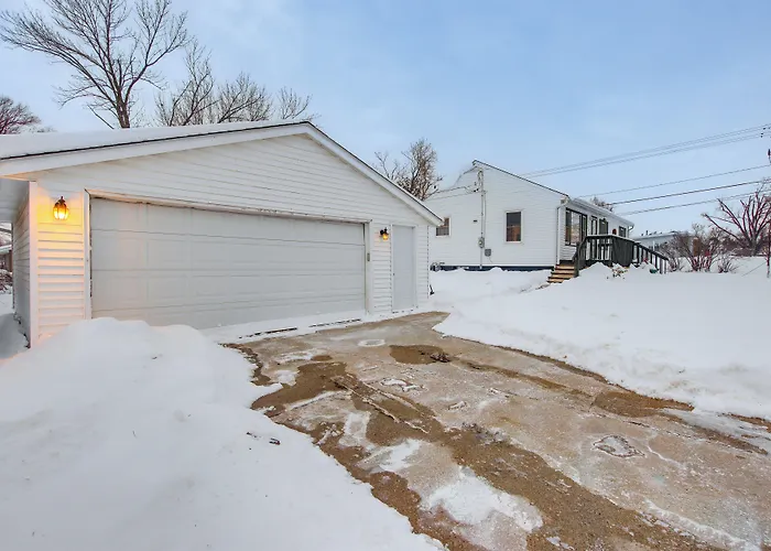 Pet-Friendly Hiawatha Retreat W/ Private Yard!