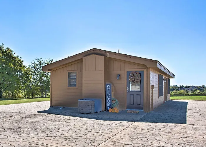 Pet-Friendly Efficiency Cottage W/ Pool!