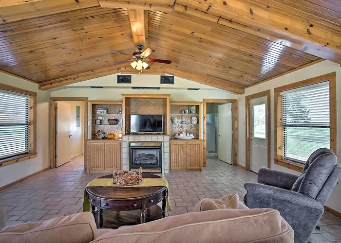 Pet-Friendly Efficiency Cottage W/ Pool!