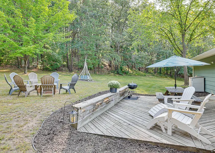 Four-Season Home On Scenic Bluff Country Acreage!
