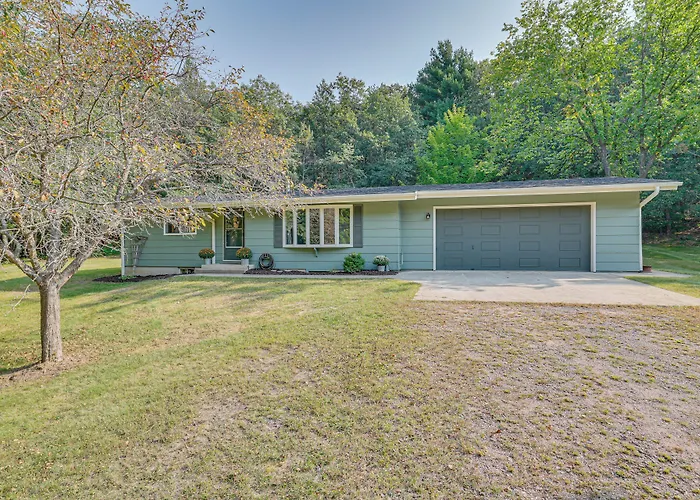 Four-Season Home On Scenic Bluff Country Acreage!