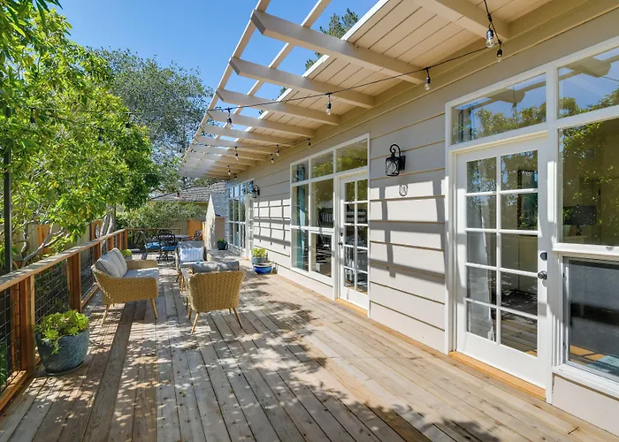 Vacation Rental Home ~ 1 Mi To Carmel Beach!