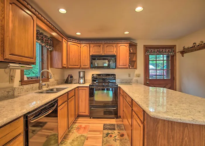 Waterfront New England House On Wickaboag Lake!