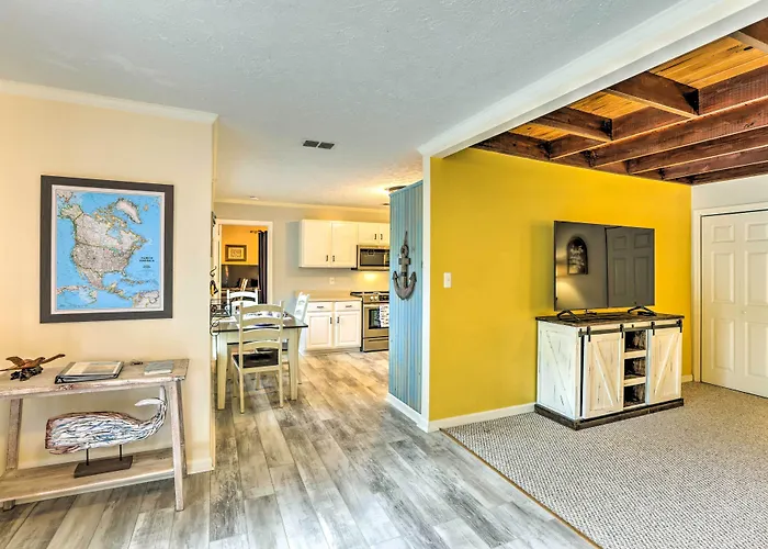 Waterfront Home: Spectacular On-Site Fishing!