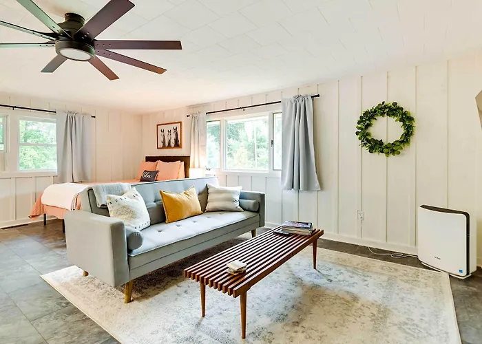 Modern Studio < 13 Mi To Saratoga Racetrack!