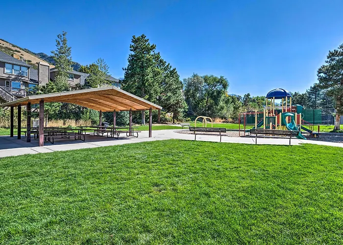 Cottonwood Heights Escape: Near Hiking & Skiing