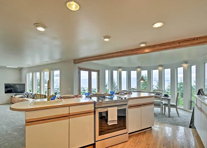 Unique Port Ludlow Home W/ 3 Decks & Hot Tub!