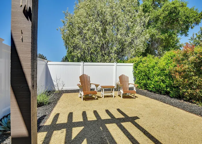 Luxe Pasadena Casita W/ Fireplace & Grill