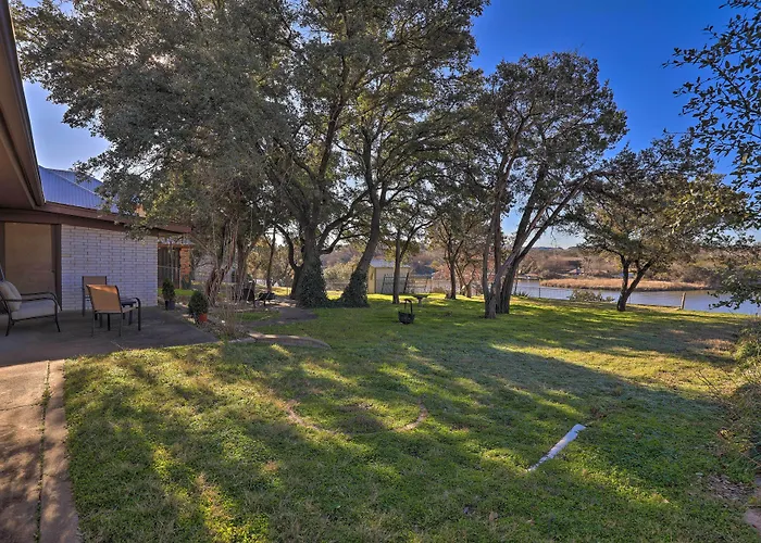 Granbury Getaway W/ Lake Views: 2 Mi To Downtown!