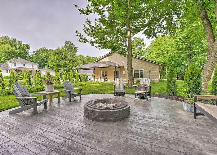 Shipshewana Guest House With Fire Pit!