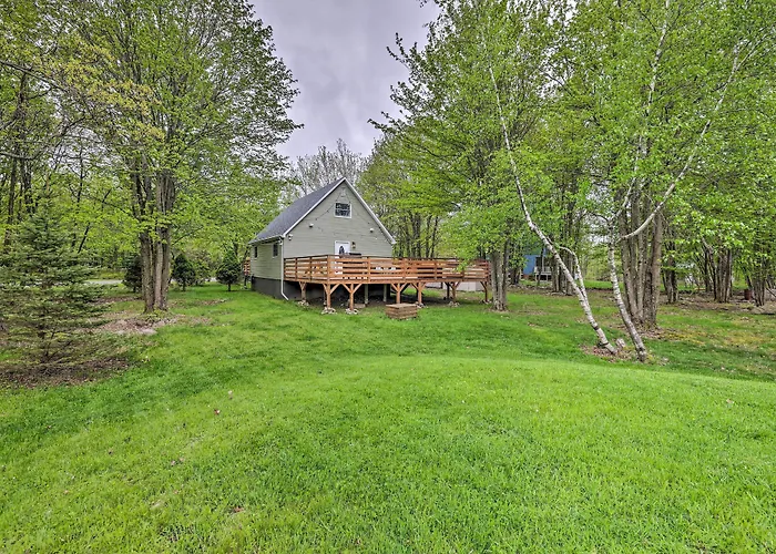 Near Lakes & Resorts: Pet-Friendly Long Pond Abode