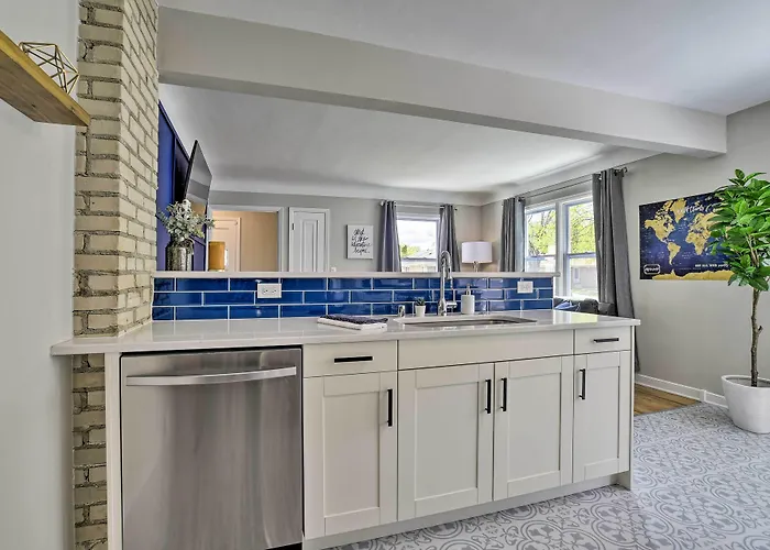 Cozy Home: Wifi, Parking, 5 Mi To Dtwn Mpls!