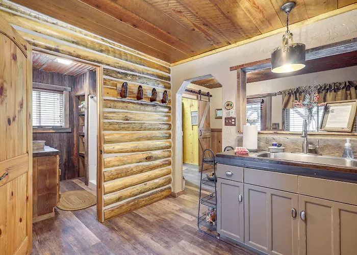 Jemez Springs Cabin W/ Stunning Mtn Views!
