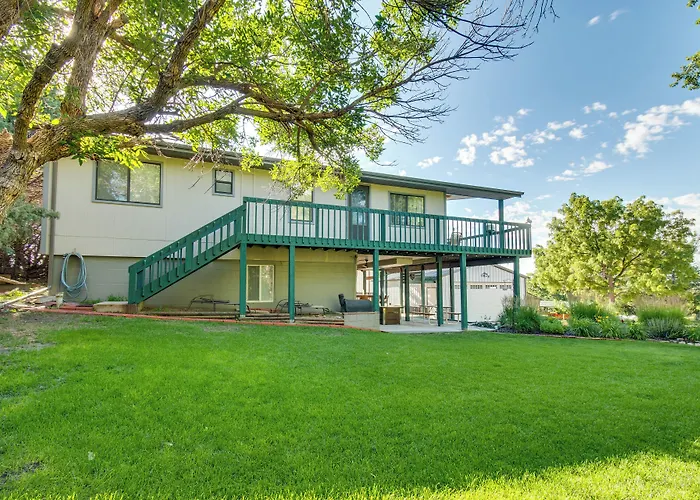 2-Level Home W/ Deck: 1/2 Mi To Lake Mcconaughy!