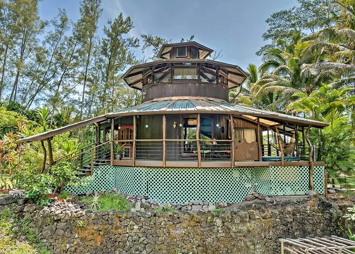 Tropical Cabana W/ Deck, Hot Tub & Lush Scenery!