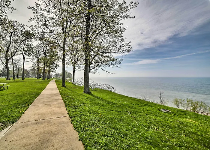 Geneva-On-The-Lake Cottage W/ Patio: Walk To Shore