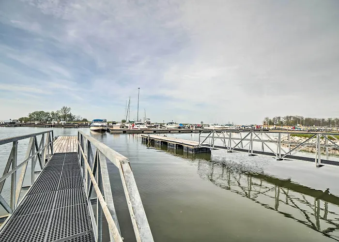 Geneva-On-The-Lake Cottage W/ Patio: Walk To Shore