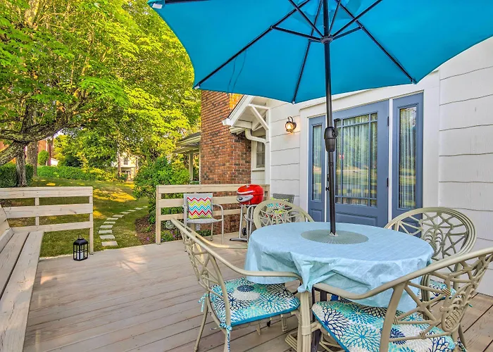 Restored Mars Hill Home On 1 Acre: Walk To Town!