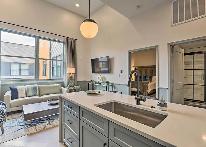 Modern Downtown Birmingham Condo W/ Rooftop Access