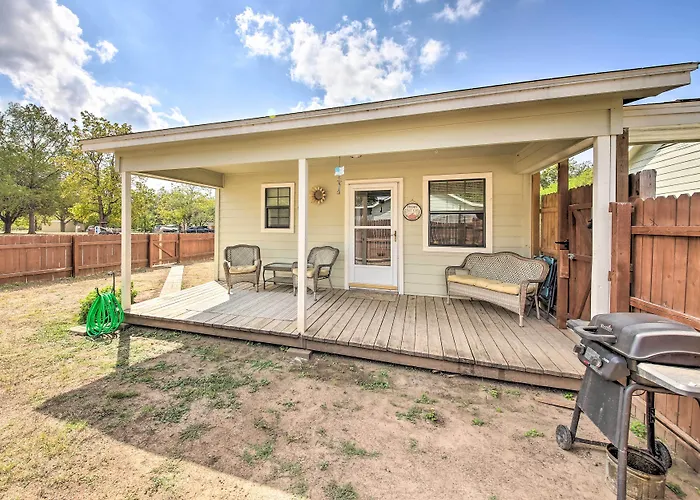 Cozy Canyon Lake Cottage: 1 Mi To Guadalupe River!