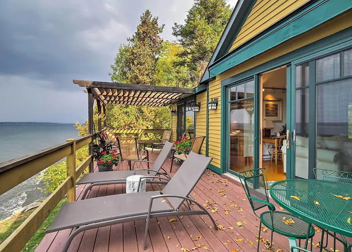 Lake Champlain Cottage W/ Private Deck & Fire Pit!