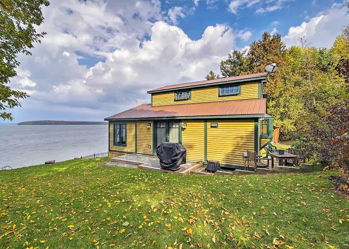 Lake Champlain Cottage W/ Private Deck & Fire Pit!