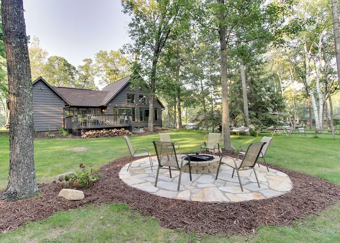 Breezy Point Cabin: Deck W/ Golf Course Views!