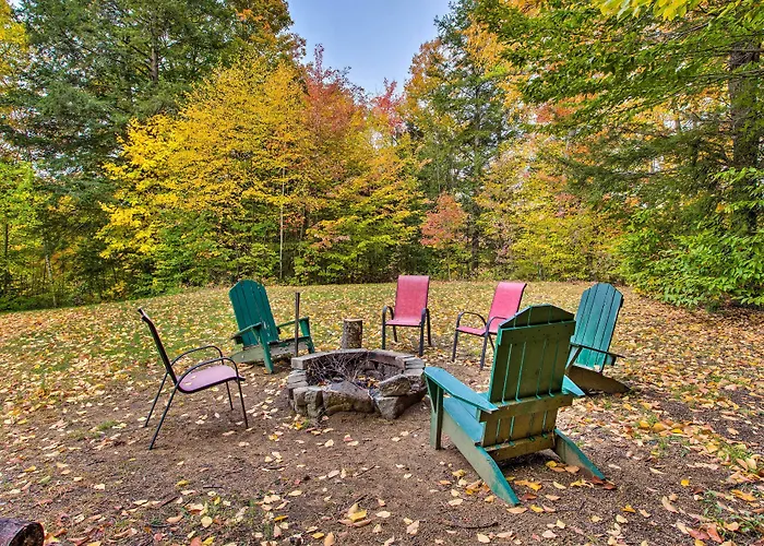 Pet-Friendly Gilford Home: 3 Mi To Gunstock & Lake