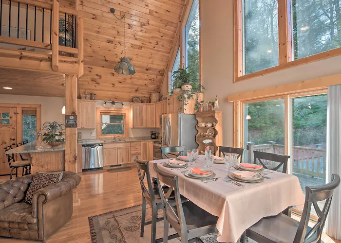 Spacious Lake Santeetlah Cottage W/ Lake Views!
