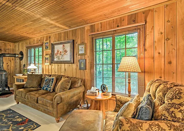 Pet-Friendly 'One Crow Cottage' In Harbor Springs!