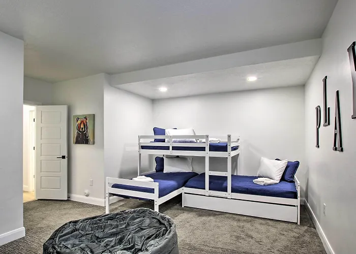 Modern Mountain Escape Near Slopes, Lakes & Trails