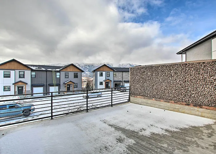 Modern Mountain Escape Near Slopes, Lakes & Trails