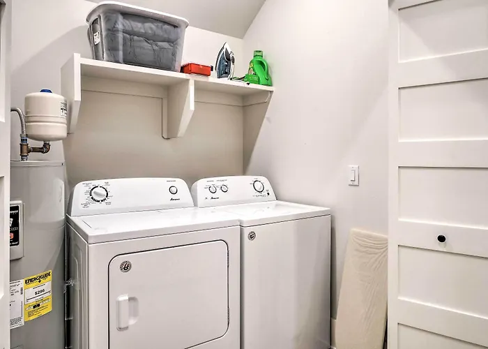 Airy Bentonville Studio < 1 Mile To City Square!