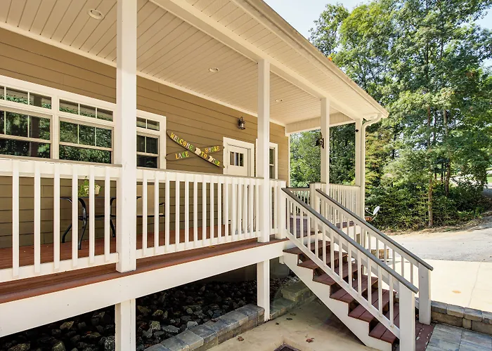 Modern Tims Ford Lake Home W/ Private Dock & Pool!