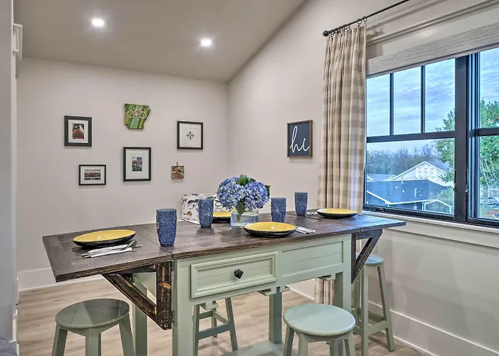 Airy Bentonville Studio < 1 Mile To City Square!