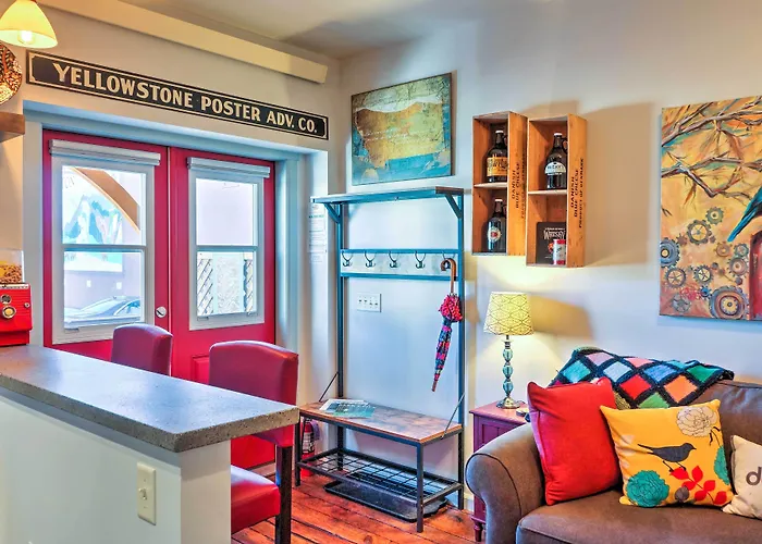 Walkable Studio Apartment In Downtown Livingston!