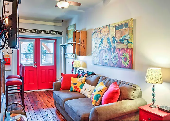Walkable Studio Apartment In Downtown Livingston!