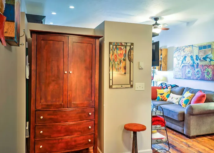 Walkable Studio Apartment In Downtown Livingston!