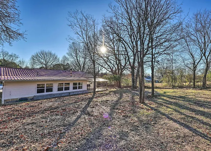 Fayetteville Vacation Rental - 2 Mi To Dtwn!