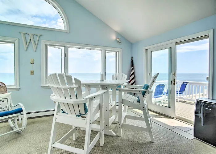 2 Decks + Beach Access: Oceanfront Getaway!