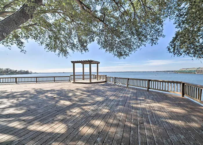 Resort-Style Lake Conroe Retreat W/ Balcony & View