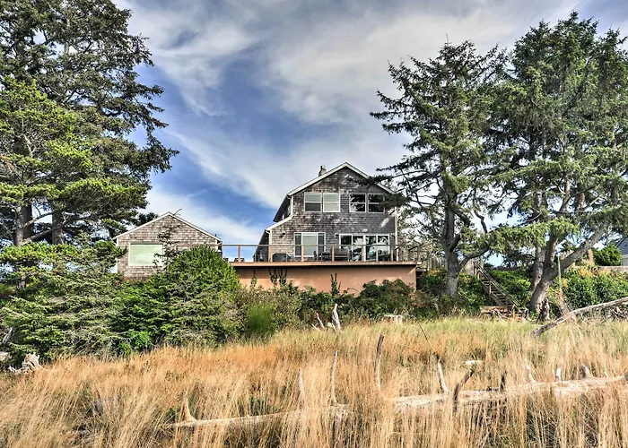 Waterfront Seaside Beach Home W/ Views & Hot Tub!