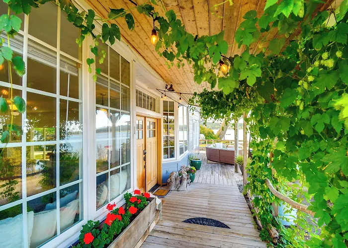 Gig Harbor Historical Beach House In Wollochet Bay
