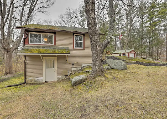 Walk To Marina: Cute Gilford Cottage W/ Grill