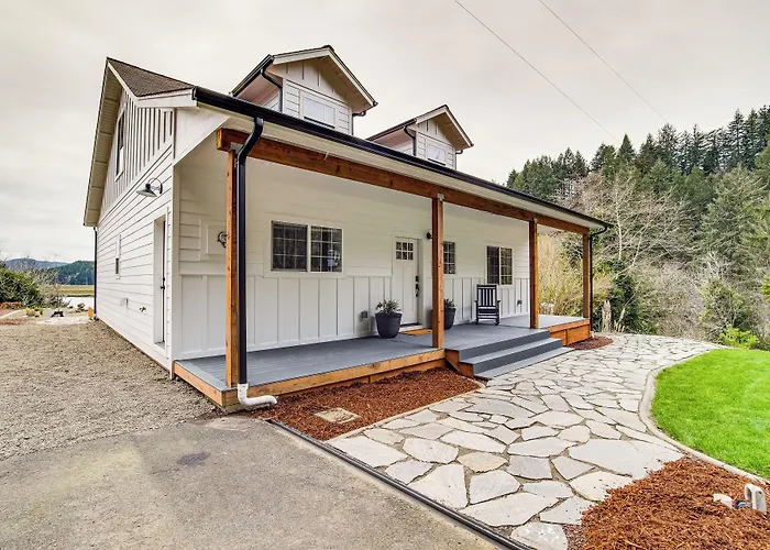 Charming Florence Home W/ Fire Pit & River Views!