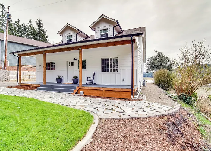 Charming Florence Home W/ Fire Pit & River Views!
