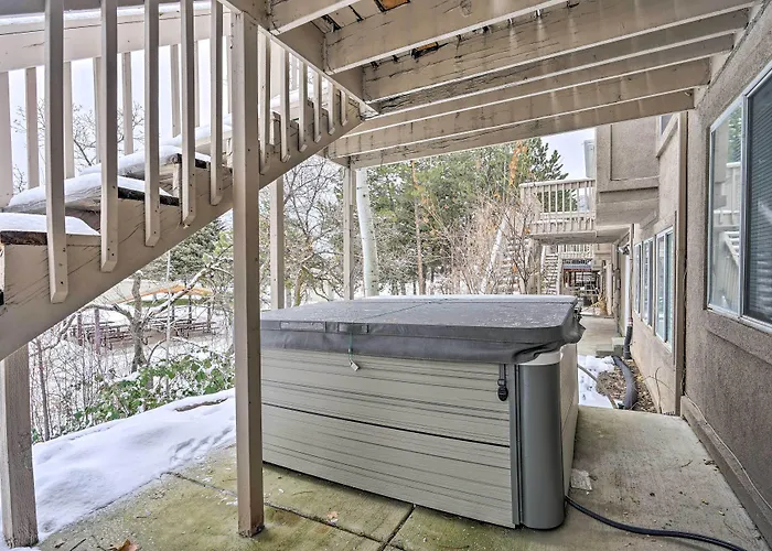 Spacious Cottonwood Heights Home: Ski Nearby!
