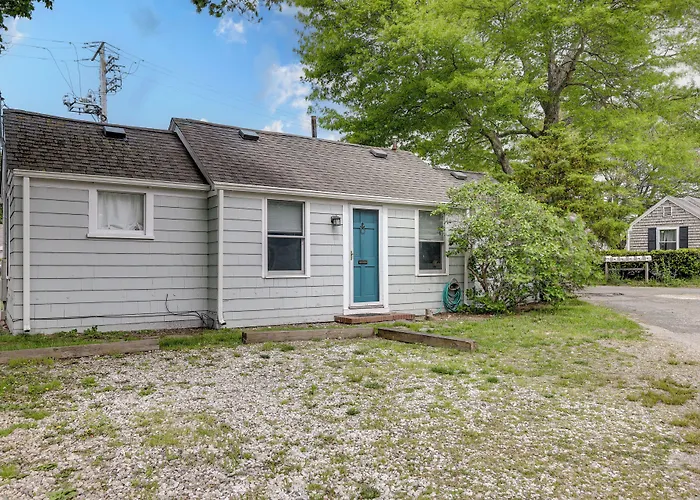 1 Mi To Ferry: 'Sea Street Cottage' In Hyannis